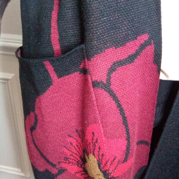 Max Sport Women's Poppy Black and Red Long Floral Cardigan Size Medium - Picture 9 of 16